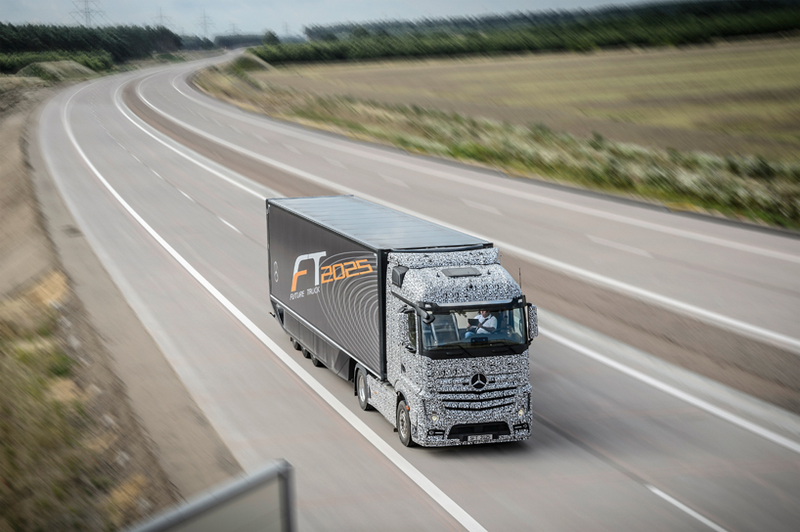 Illustration for article titled 'Autonomous Driving Long-Distance Trucks Will Be A Reality In Ten Years'